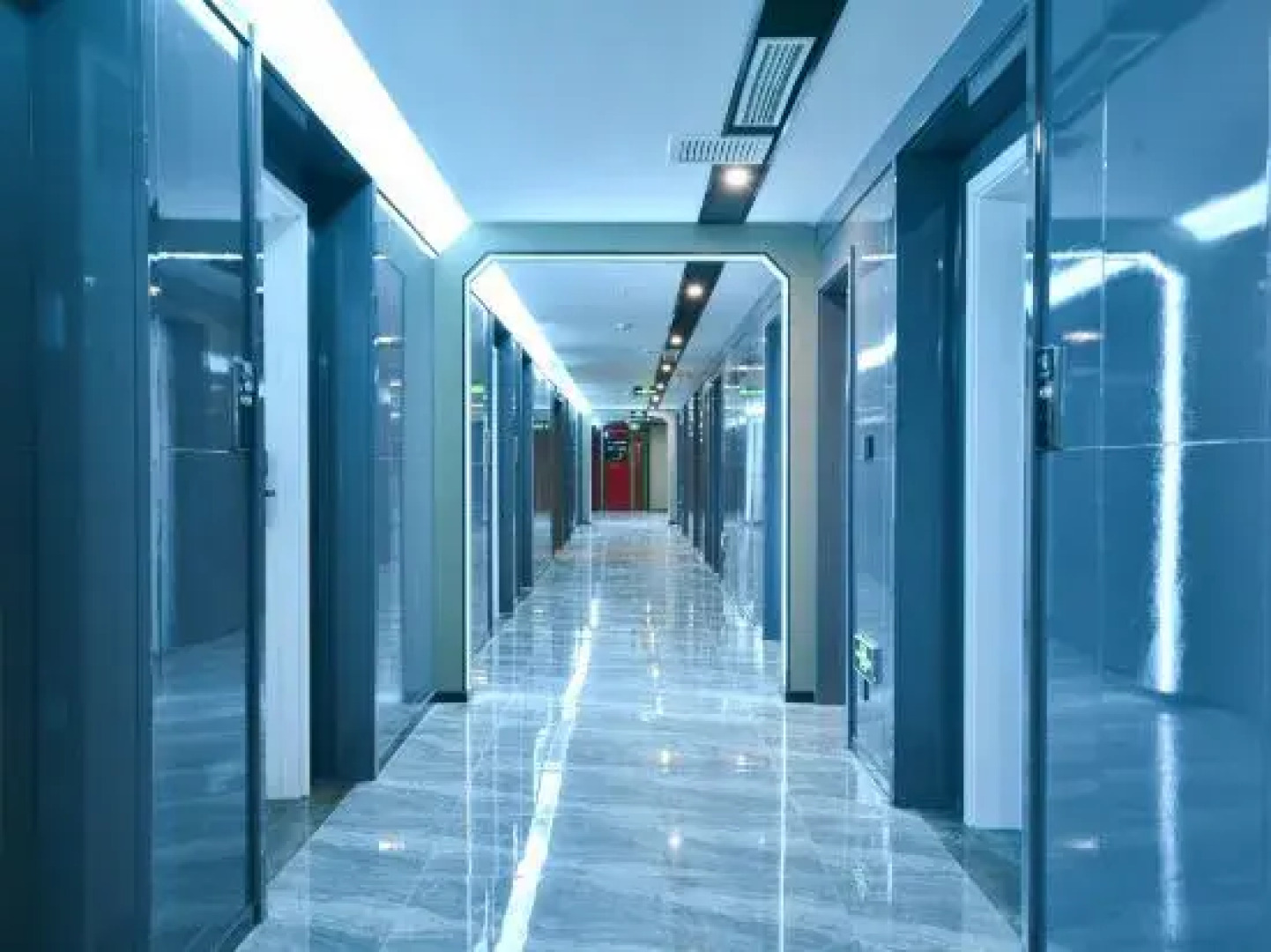 Seven o'clock Sunshine E-sports Hotel (Hebi Xinghe Street Yulong Shopping Center)