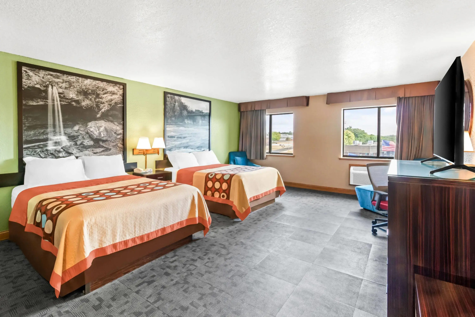 Super 8 by Wyndham Uniontown PA