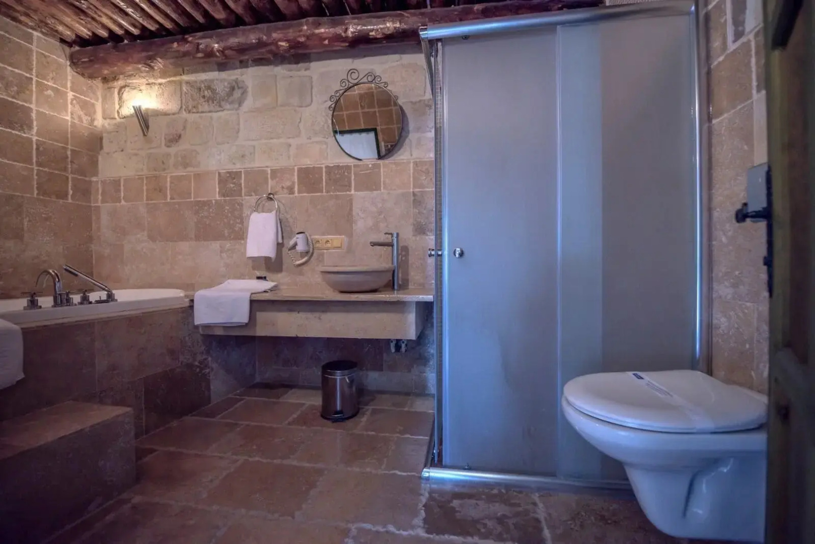 Sinasos Palace Cave Hotel