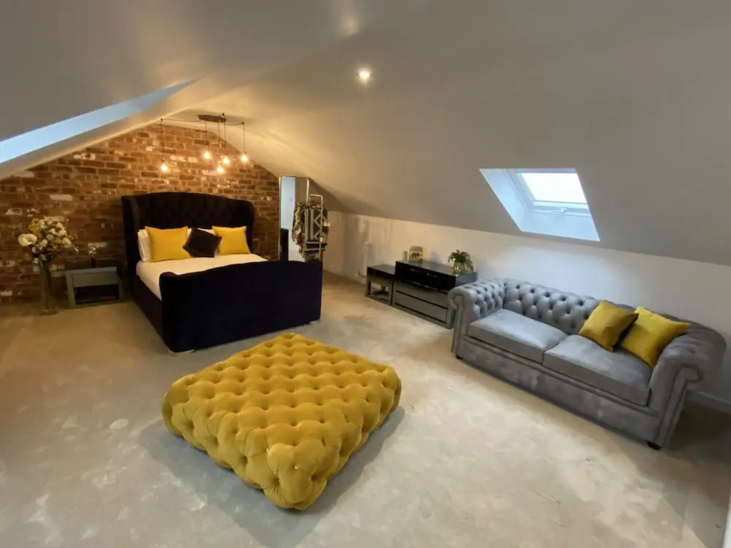 Lincoln 4-beds, Sleeps 13, Hot Tub & Pet Friendly