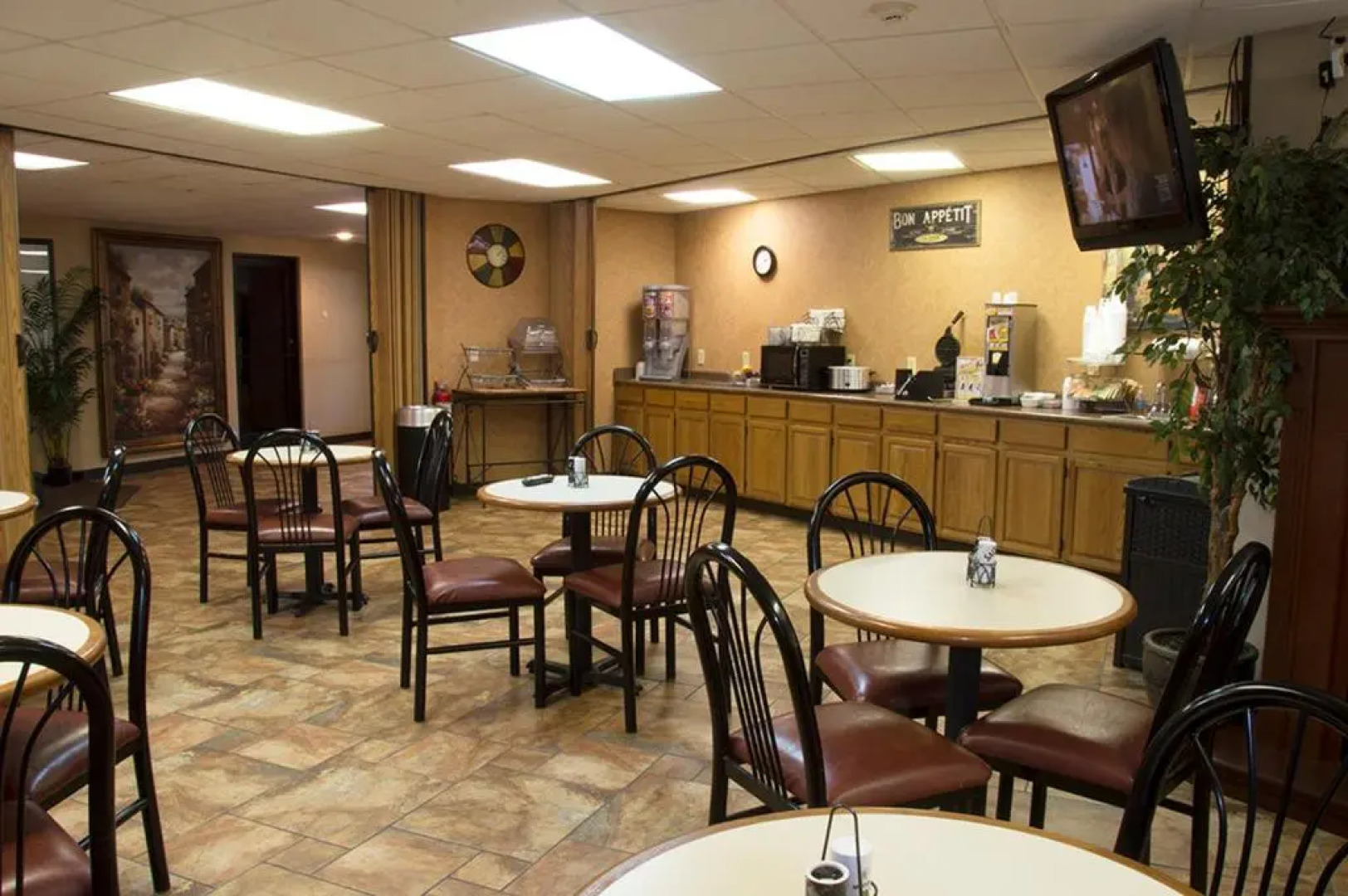 Greenlight Inn & Suites