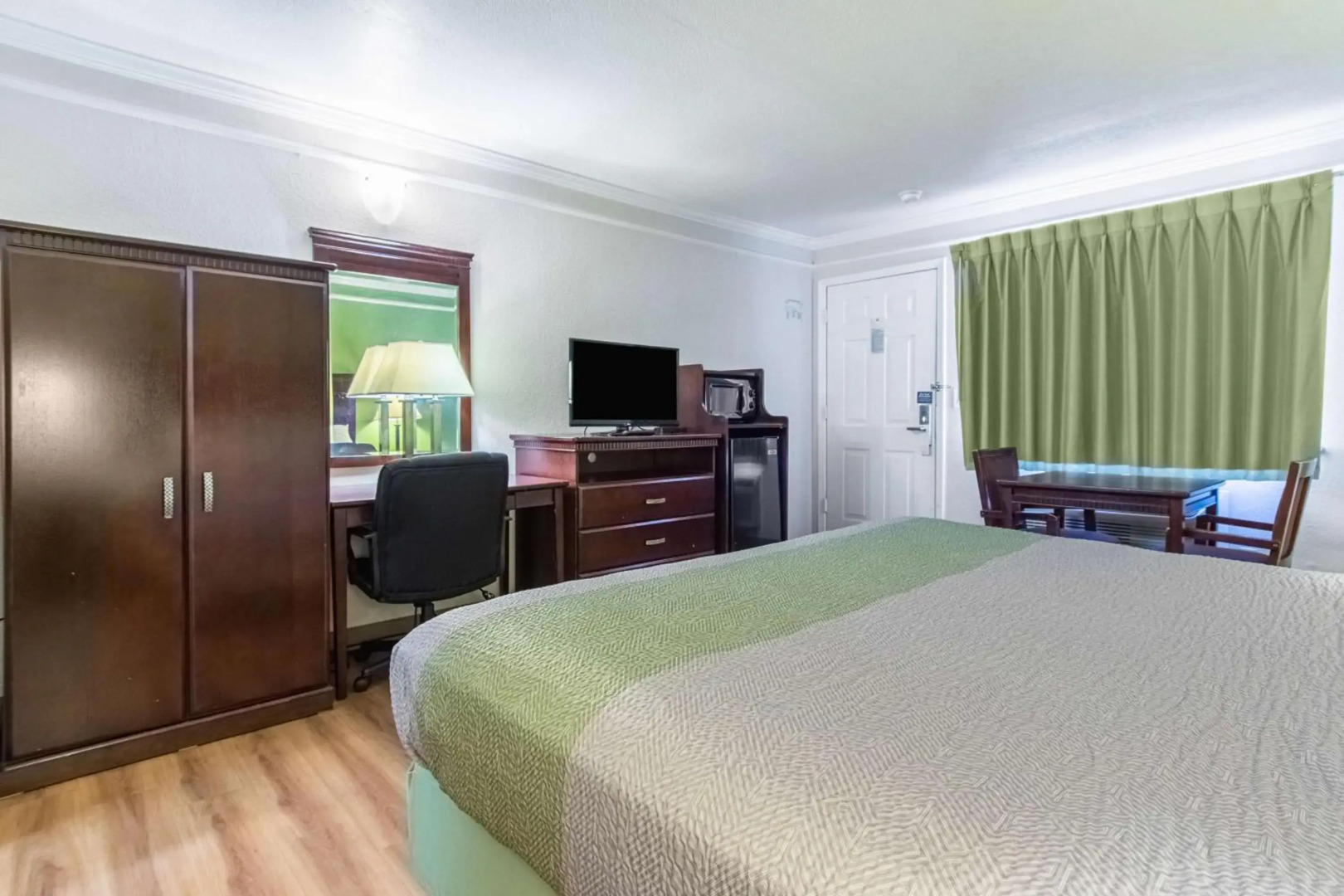 Motel 6 Kingsburg, CA