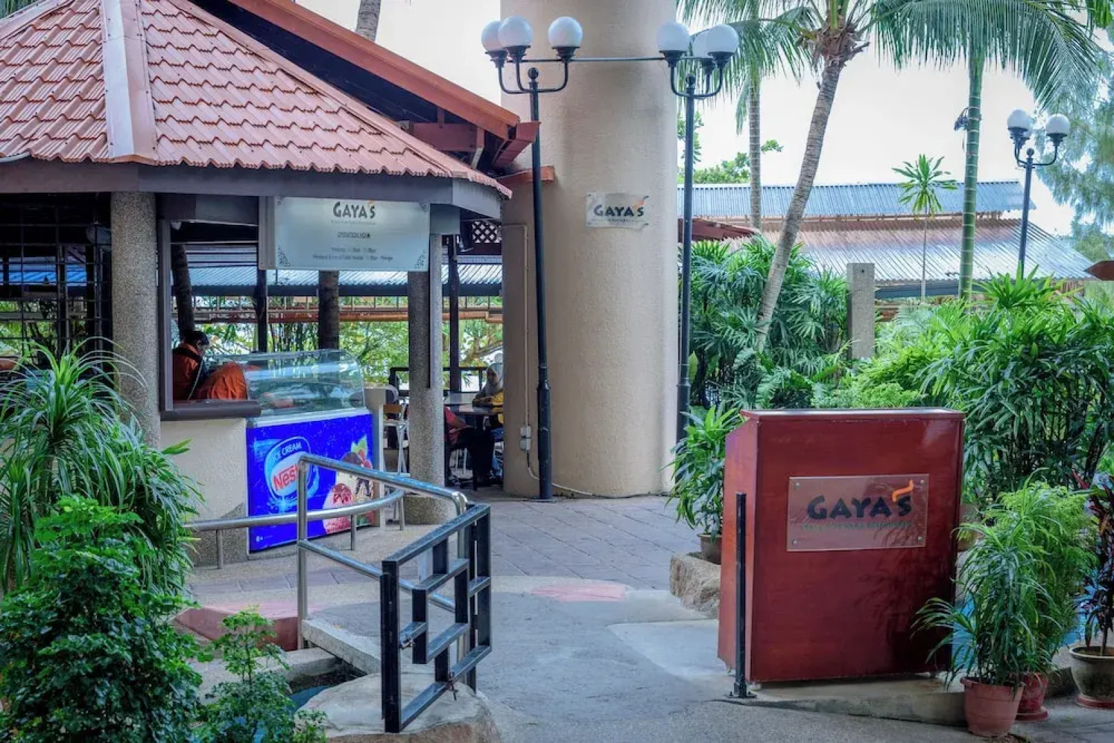 Rainbow Paradise Beach Resort by LWE