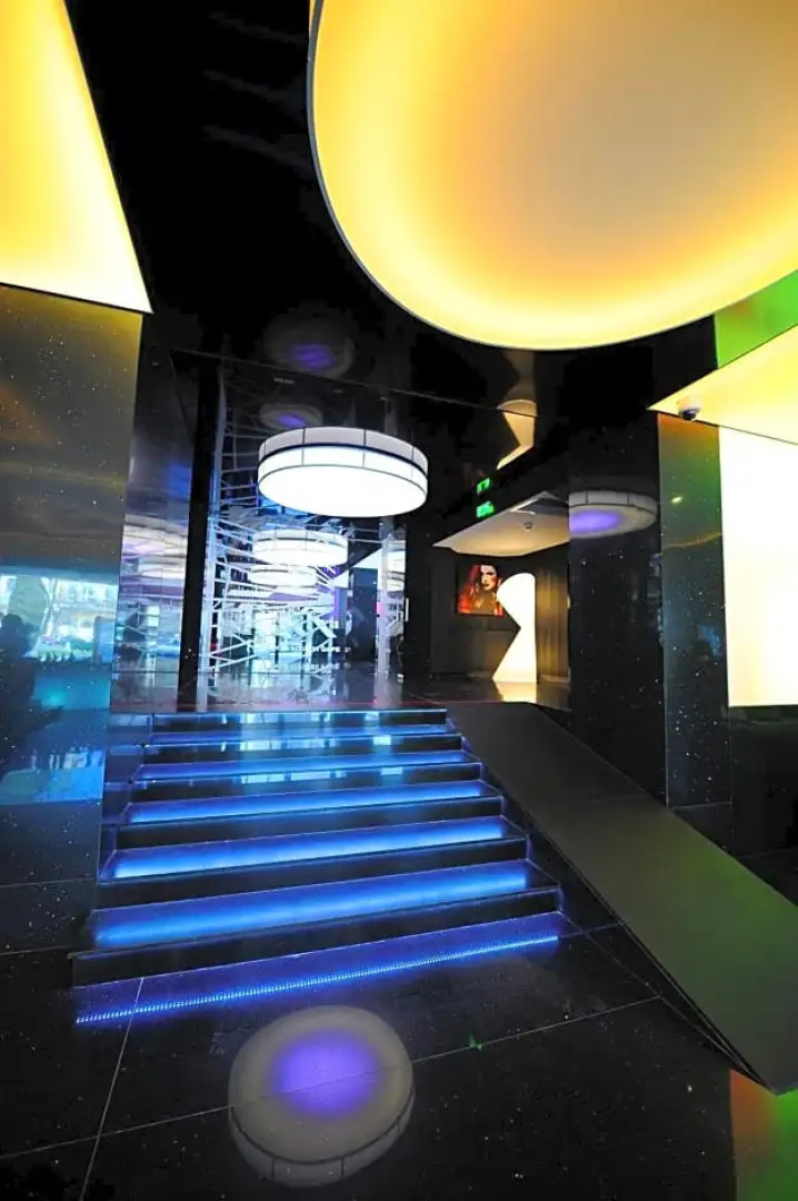 Plaza V Executive Hotel