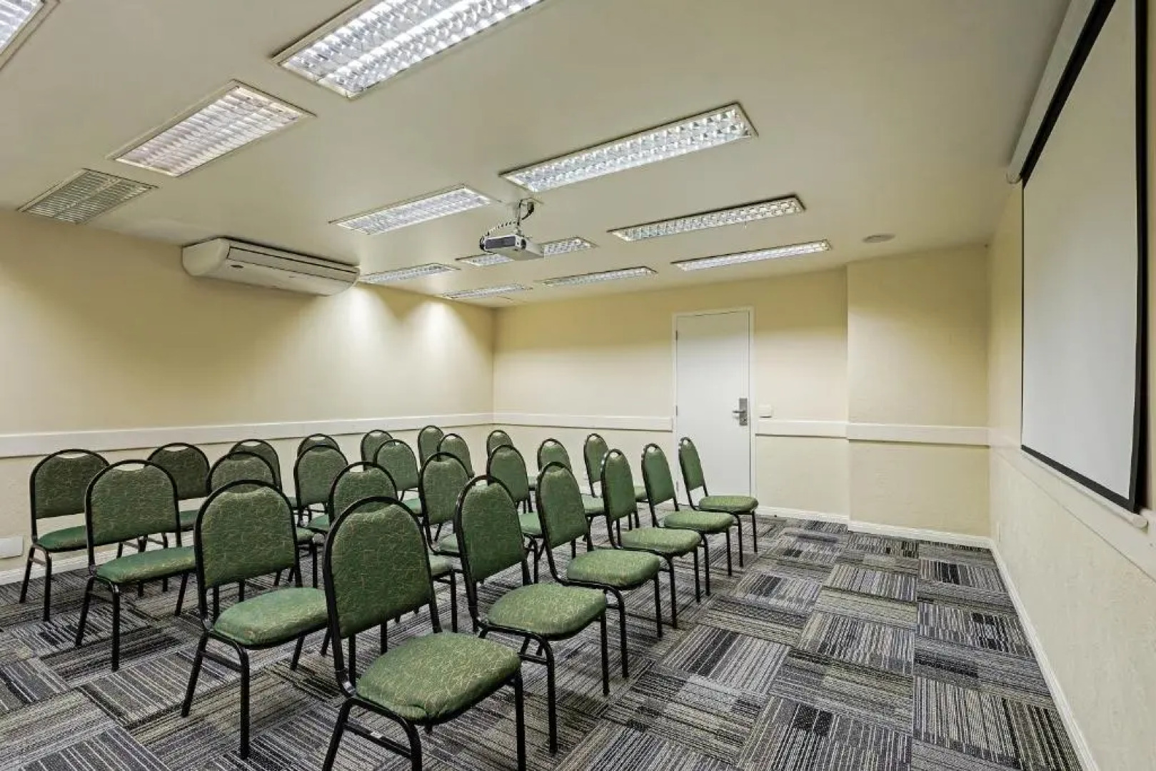 SLAVIERO Curitiba Shopping