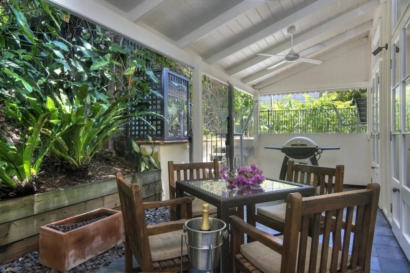 Port Douglas Cottage and Lodge