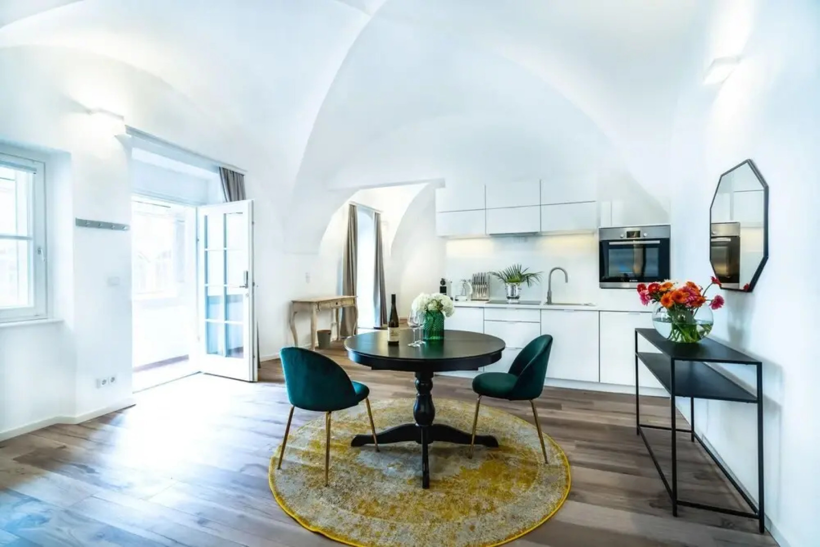 Deluxe Loft With King Bed Private Parking in the old Town of Krems