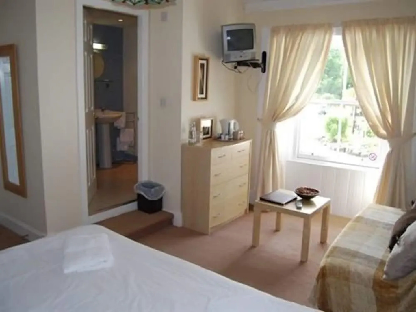 The Bridge Of Lochay Hotel