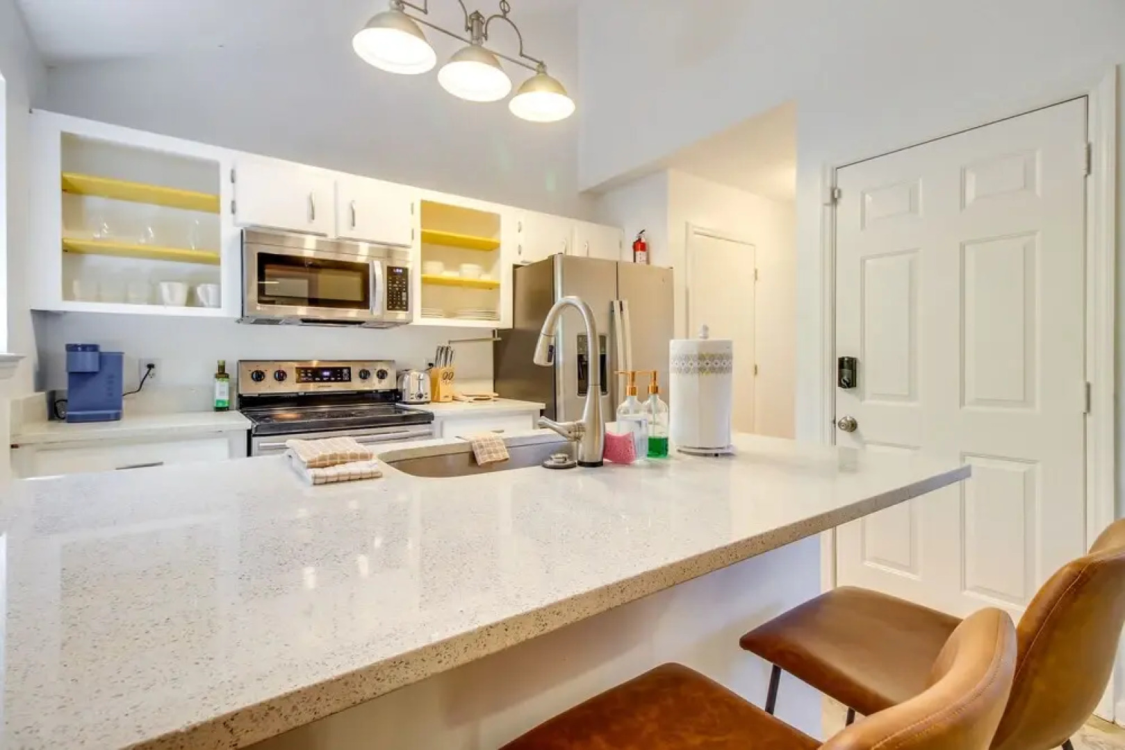 Cheerful Savannah Vacation Rental With Fire Pit!