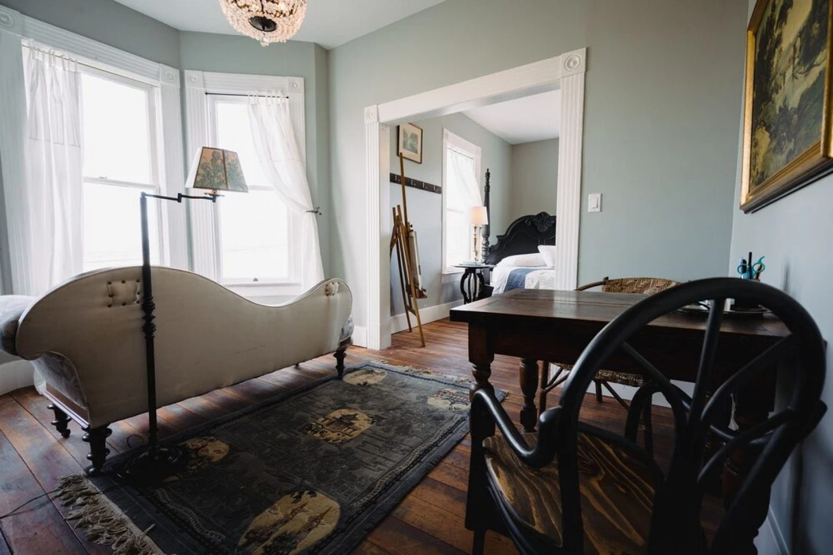 The Gilded Drifter Inn