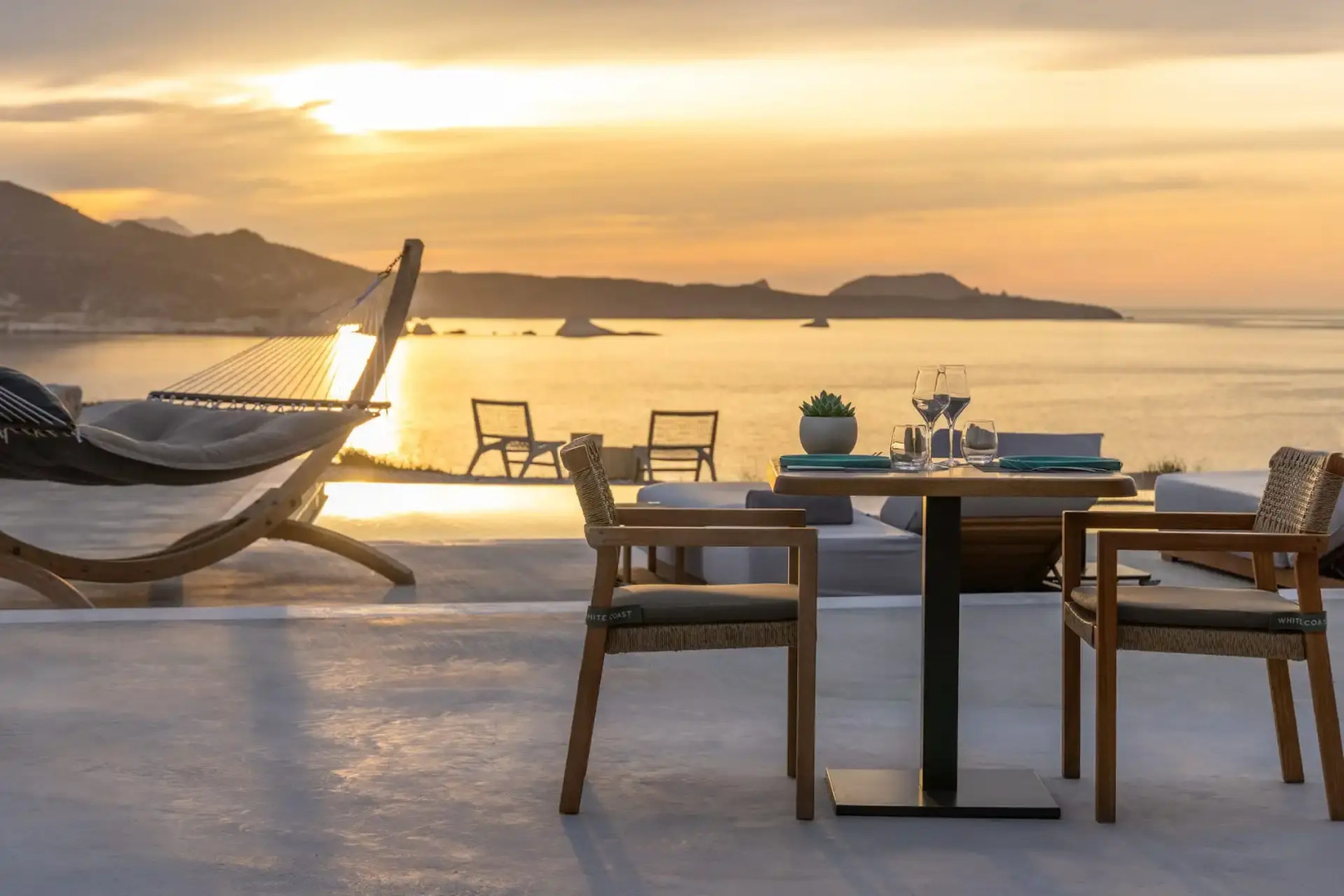 White Coast Pool Suites