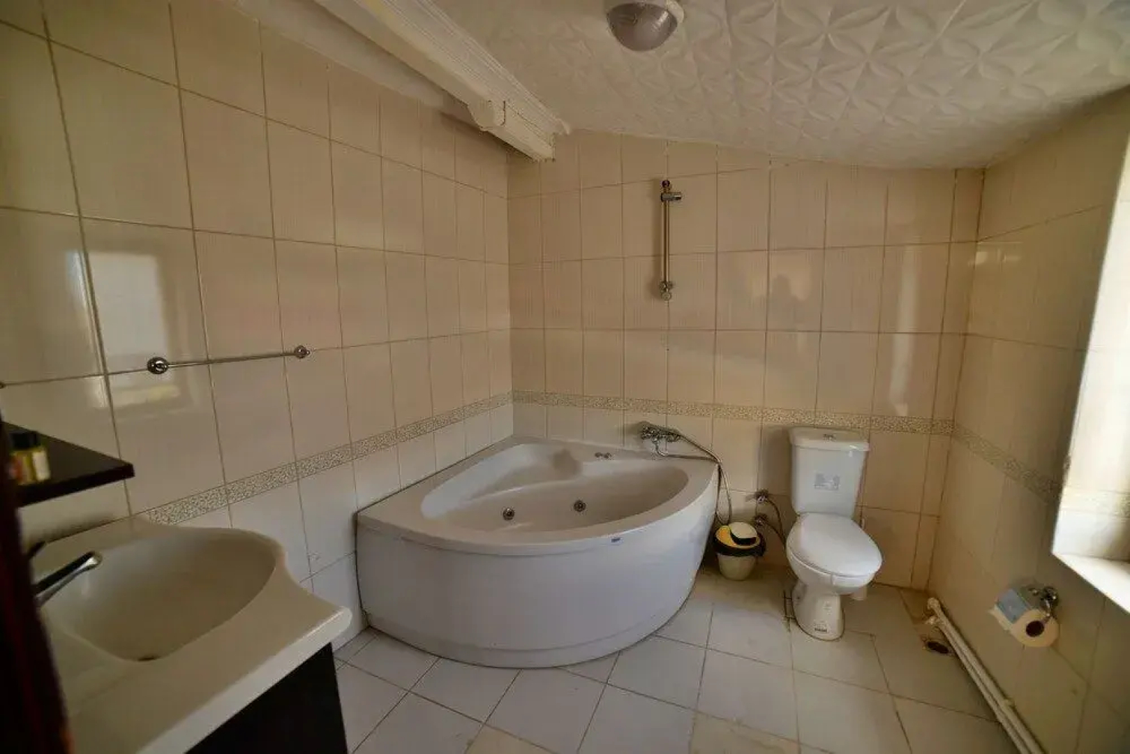 Cave seasons deluxe hotel