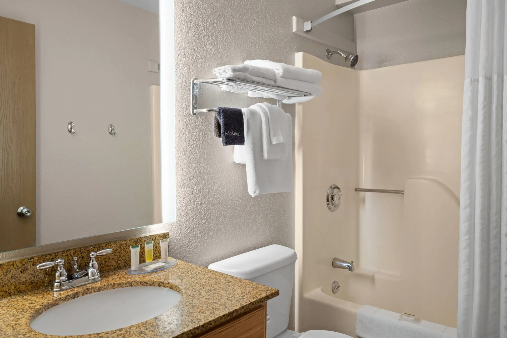 Super 8 by Wyndham Lewistown