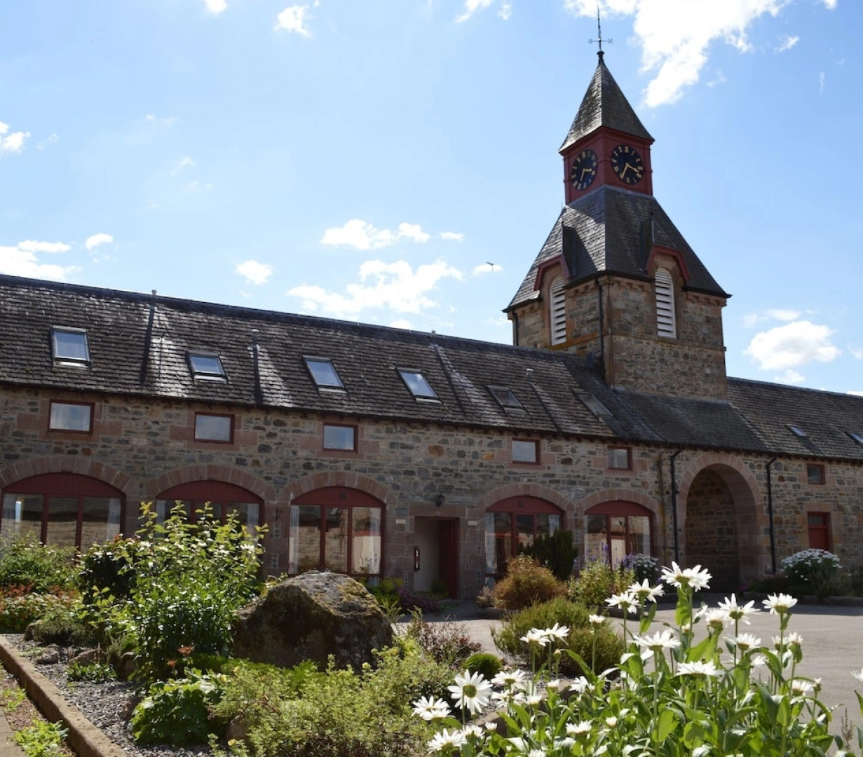 Tomich Holidays Courtyard Cottage