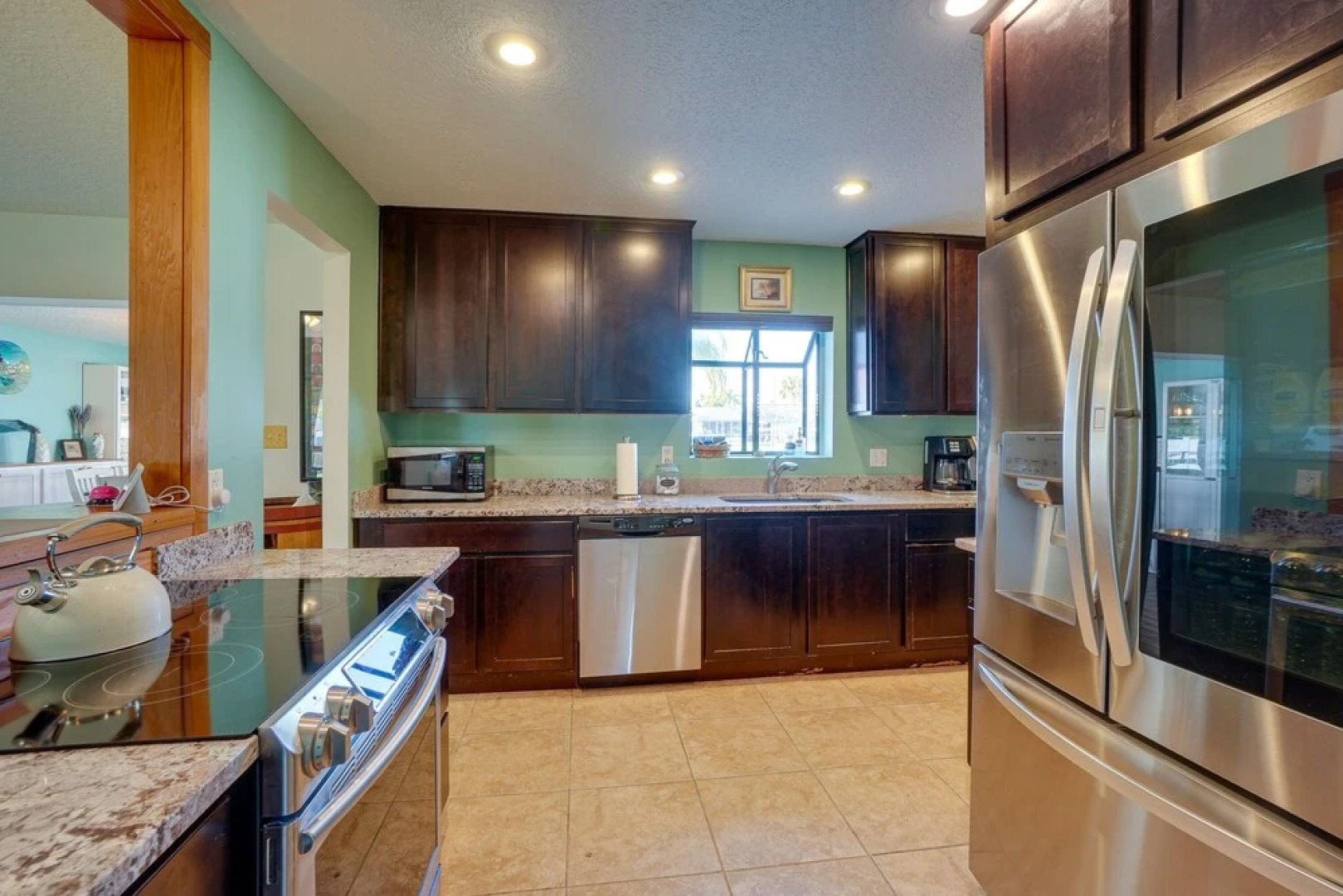 Waterfront Oasis w/ Hot Tub ~ 10 Mi to Dtwn Tampa