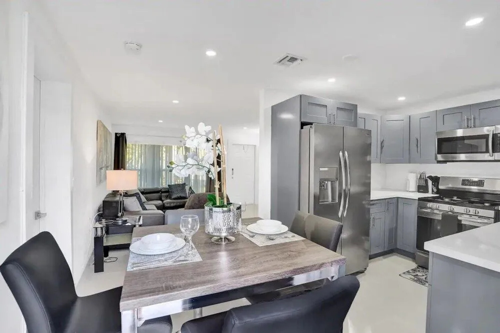 Newly Renovated 3BR Home with Hot tub