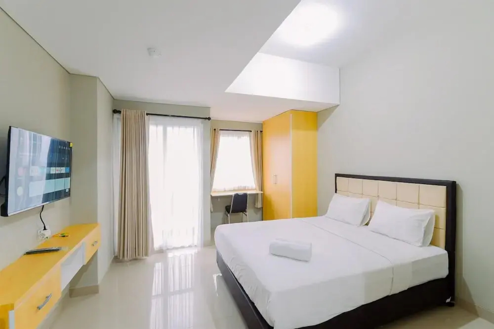 Homey Studio At Lrt City Sentul - Royal Sentul Park Apartment