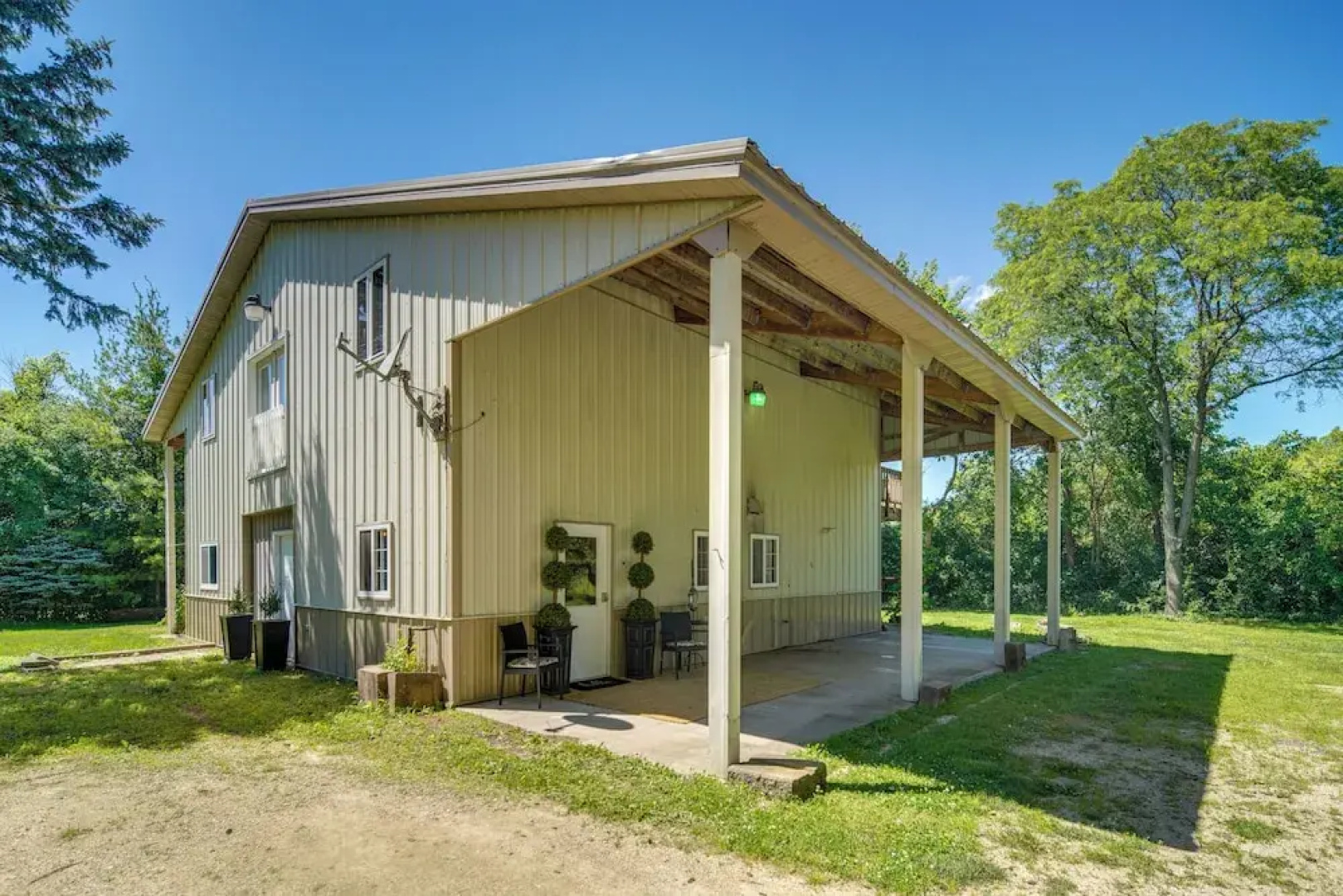 Peaceful Warrenville Home: 1 Mi to Herrick Lake!