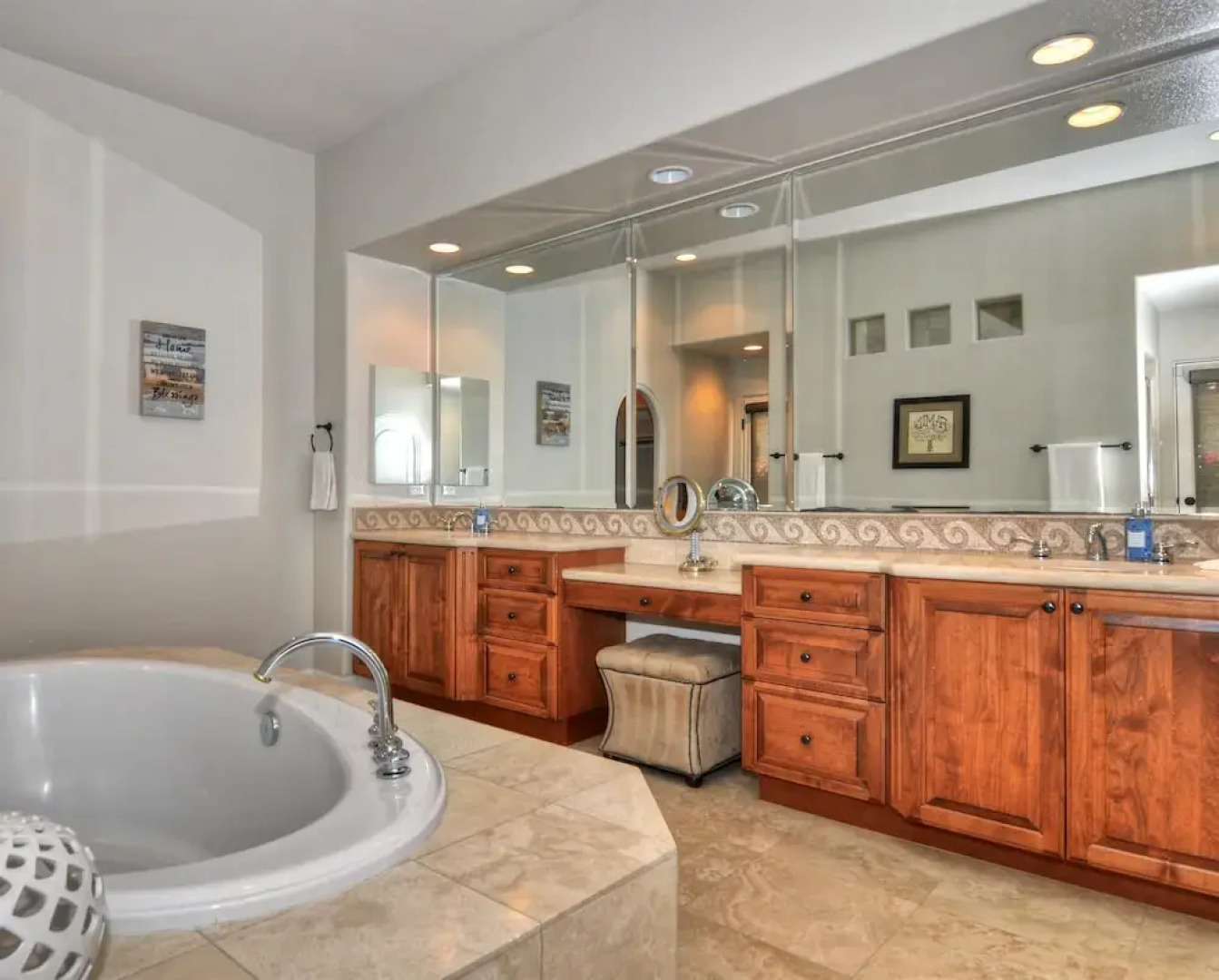 Spectacular Lakefront Estate