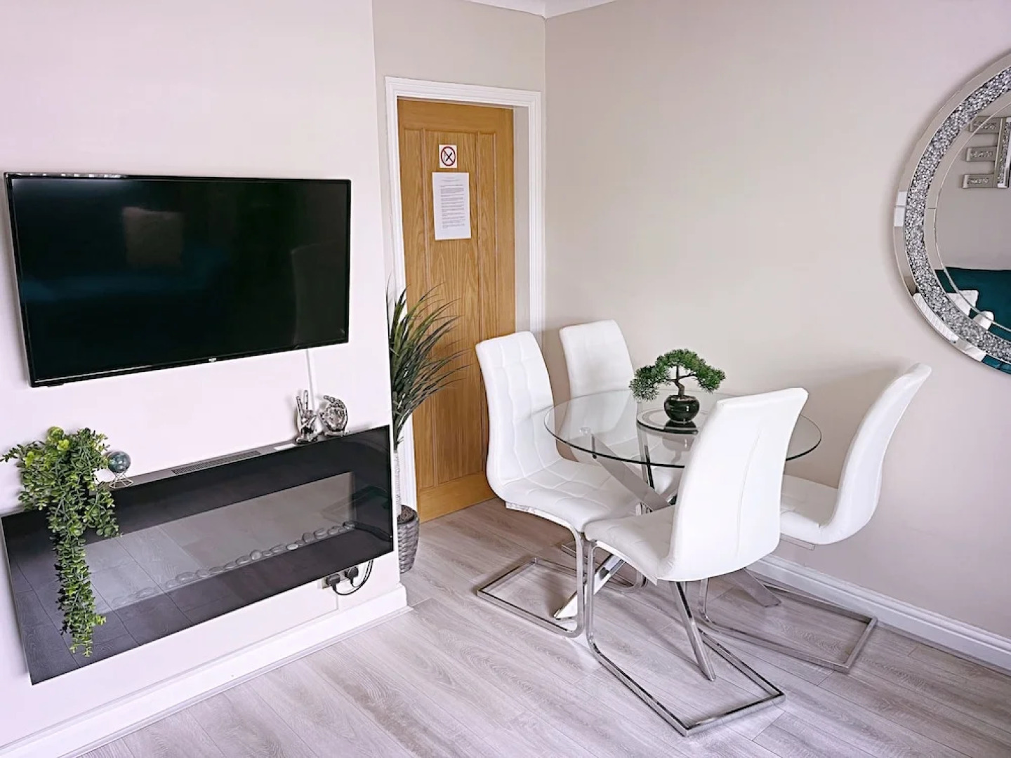 The Serene Stays - 3 Bed Home in Oldham Manchester