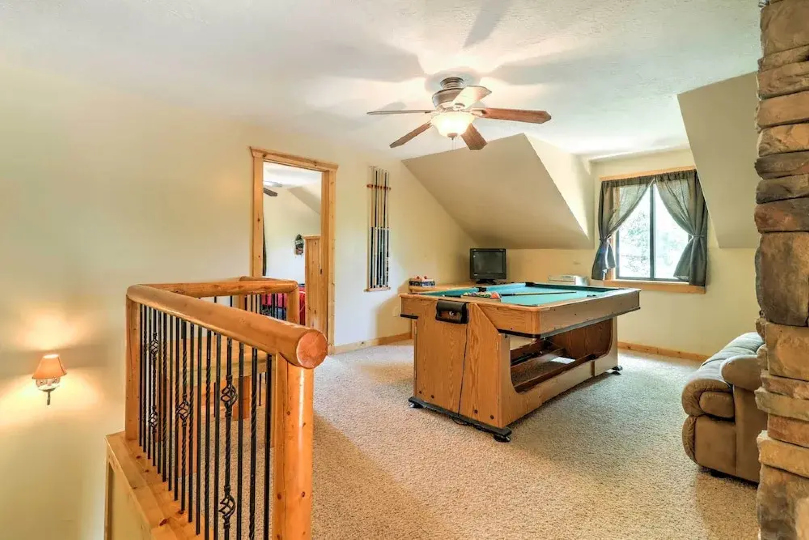 Cozy Utah Cabin w/ Deck & Fire Pit!