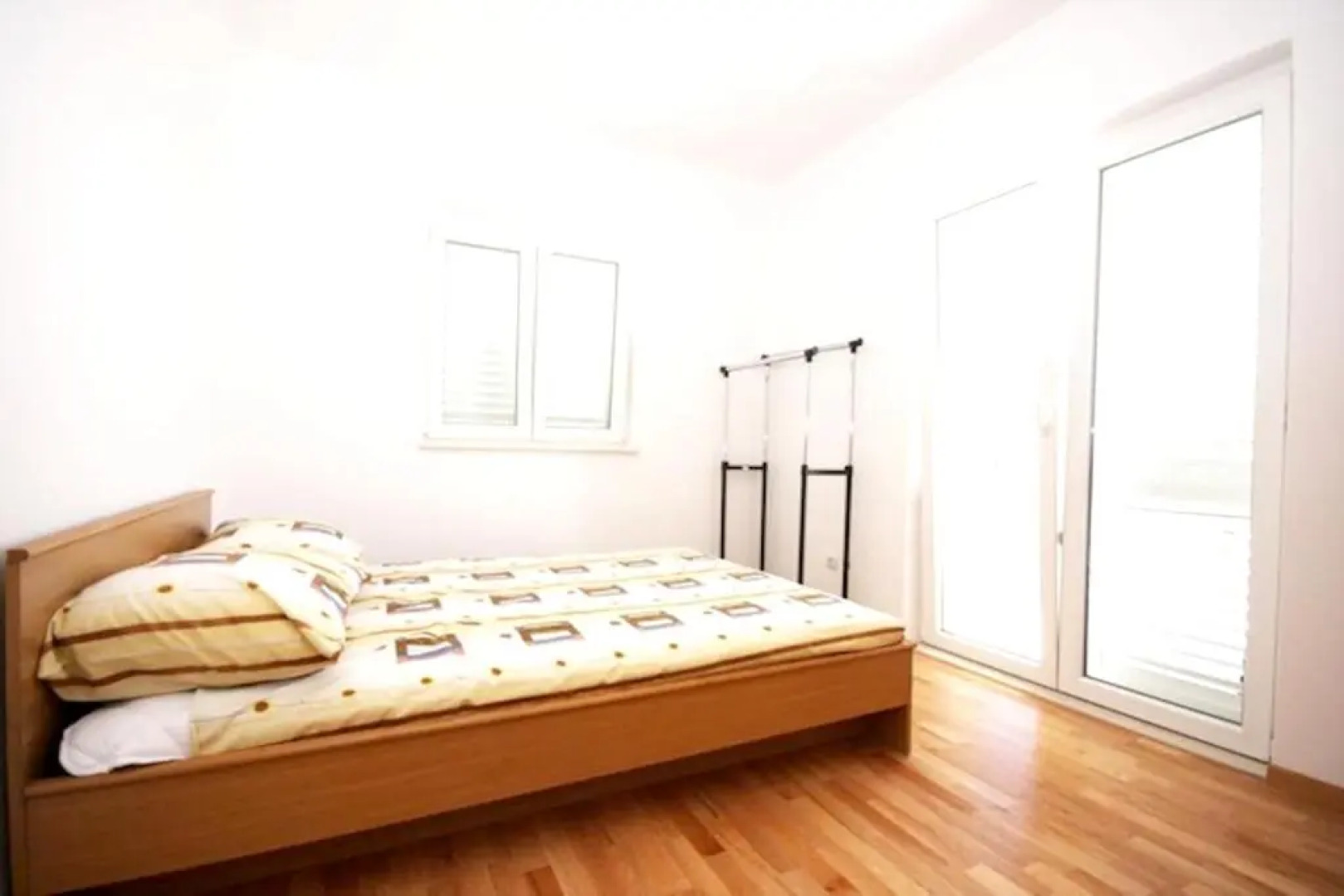 Apartment with 3 bedrooms in Zrnovo with wonderful sea view shared pool furnished balcony 80 m from the beach