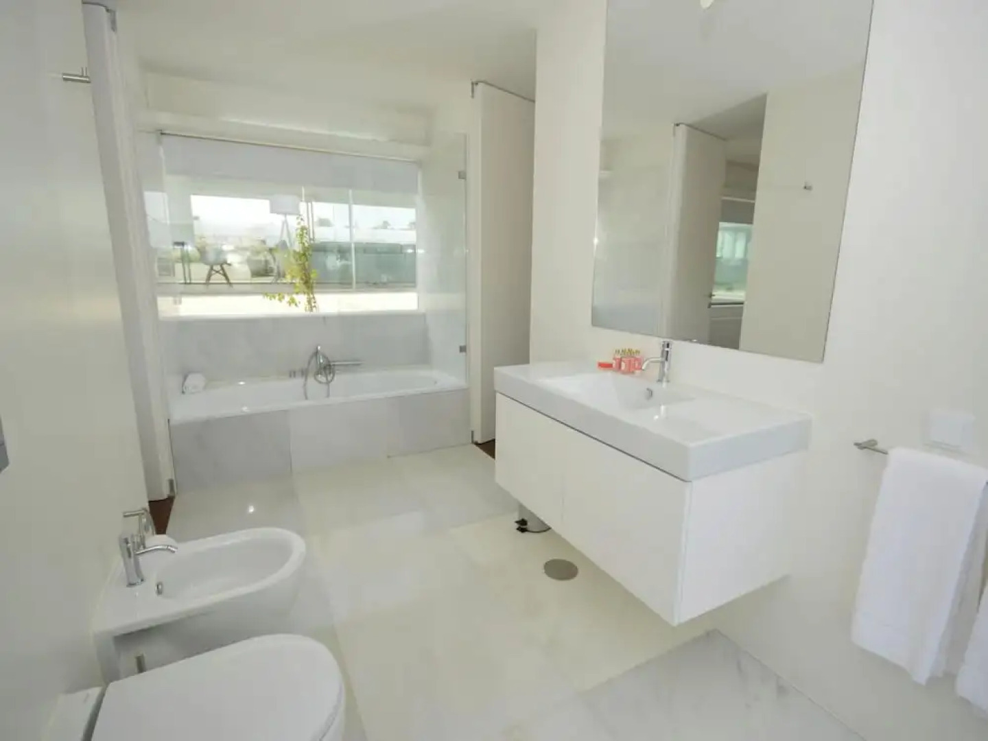 Morden Archictectural Villa In Lisbon