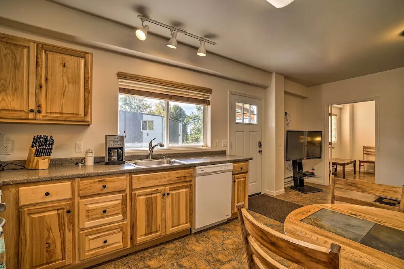 Family Retreat ~ 8 Mi to Downtown + Bishops Beach!