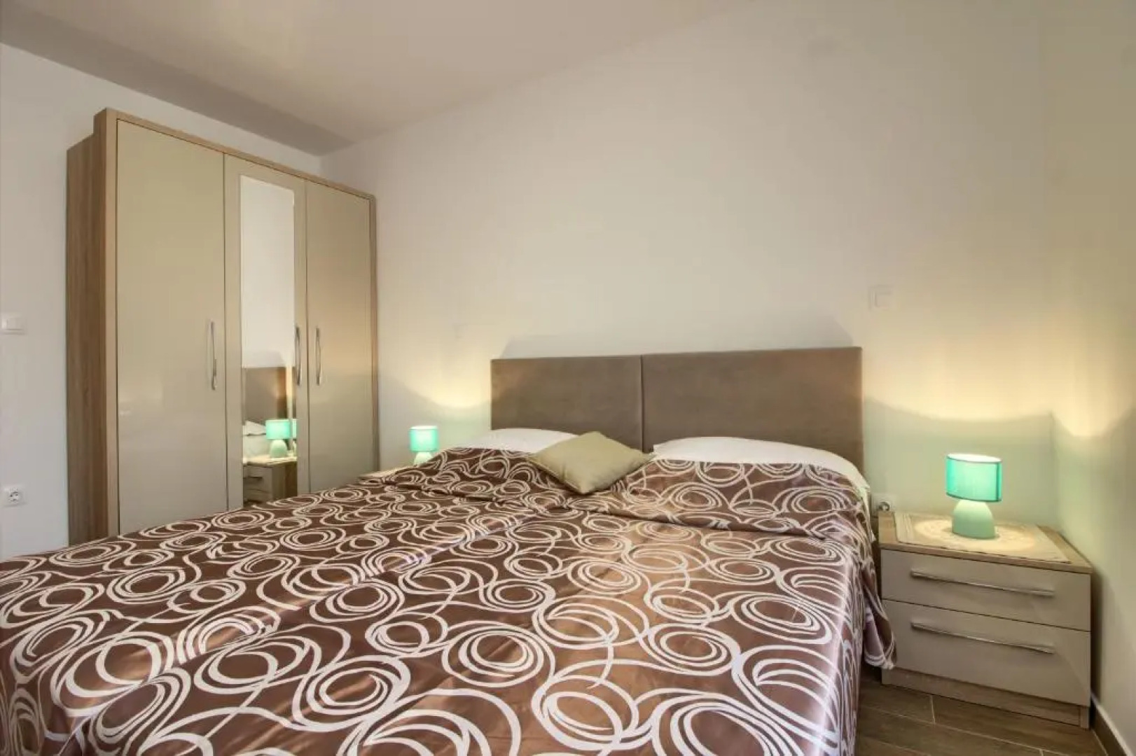 Complex of 2 villas Banjole-Marisol with 2 private pools for up to 20 persons only 200m from the beach