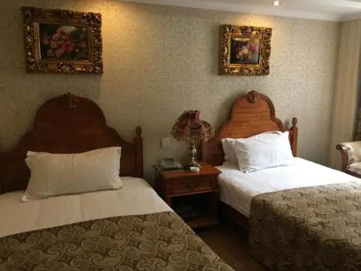 Tongling Louis Castle Inn