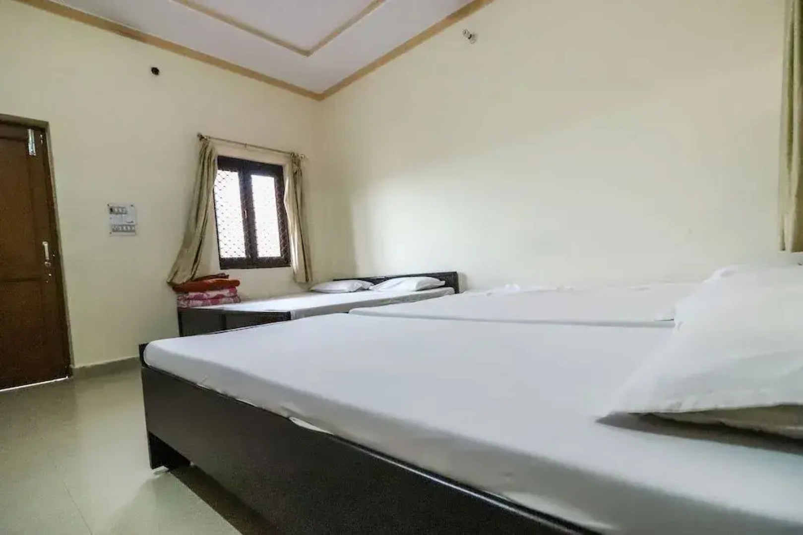 Shri Giriraj Dham by OYO Rooms