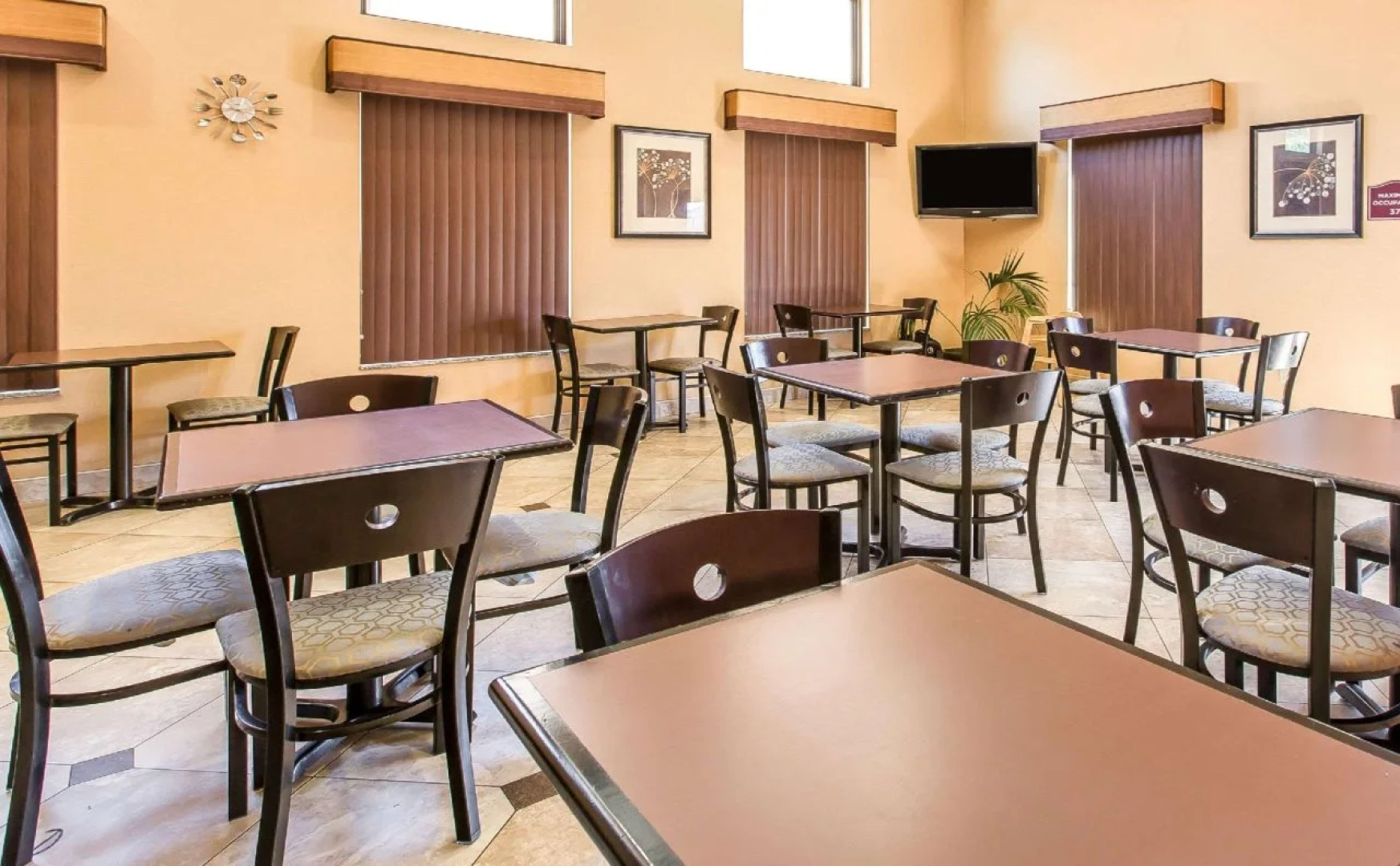 Comfort Inn & Suites Colton