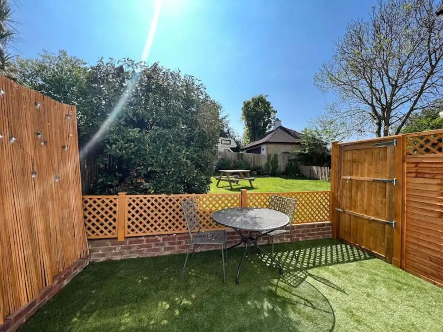 Cosy Coach House Garden Apt by the Sea Res Parking