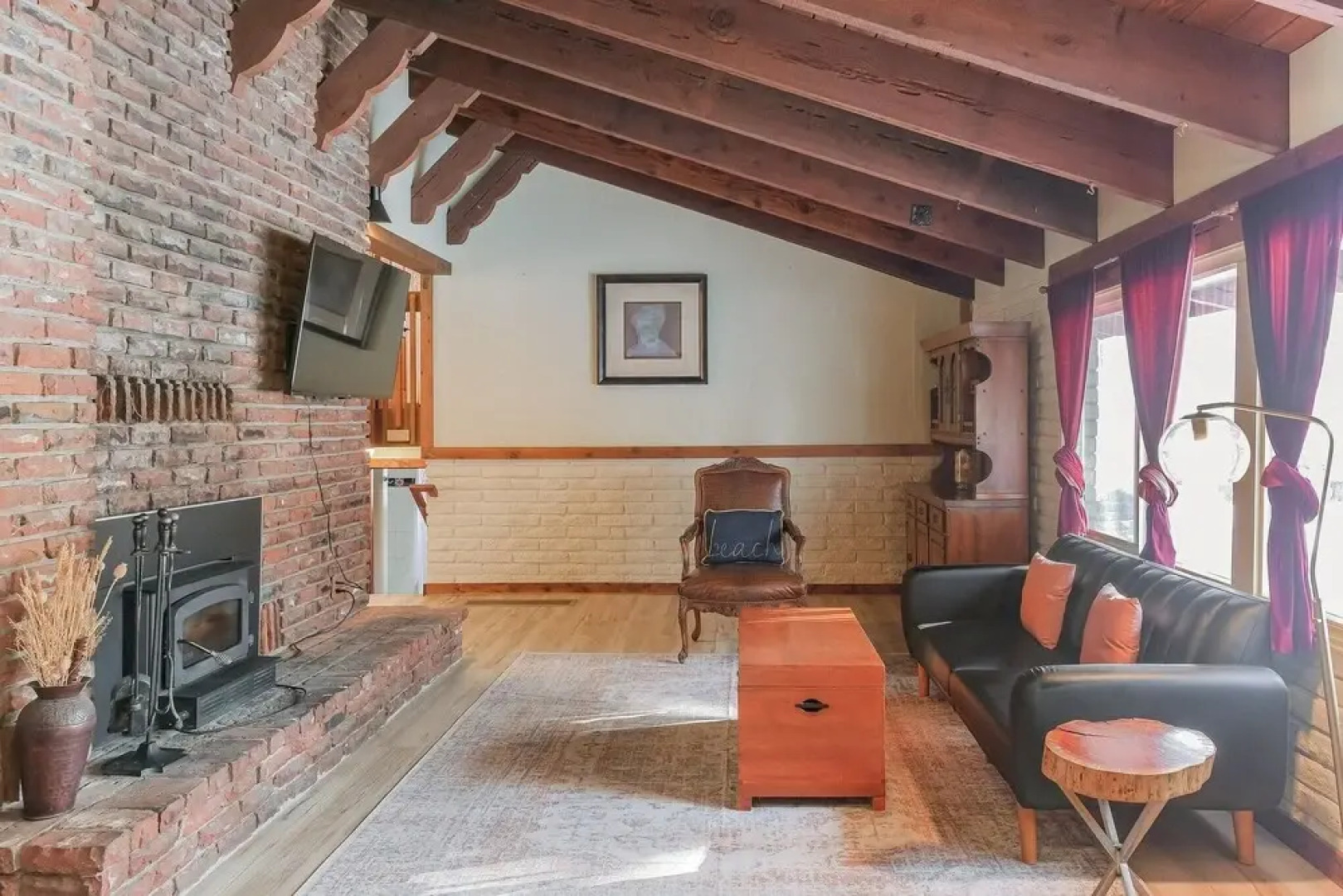 South Tahoe Rustic Home! Sleeps Over 10! 5 Bedroom Home by Redawning