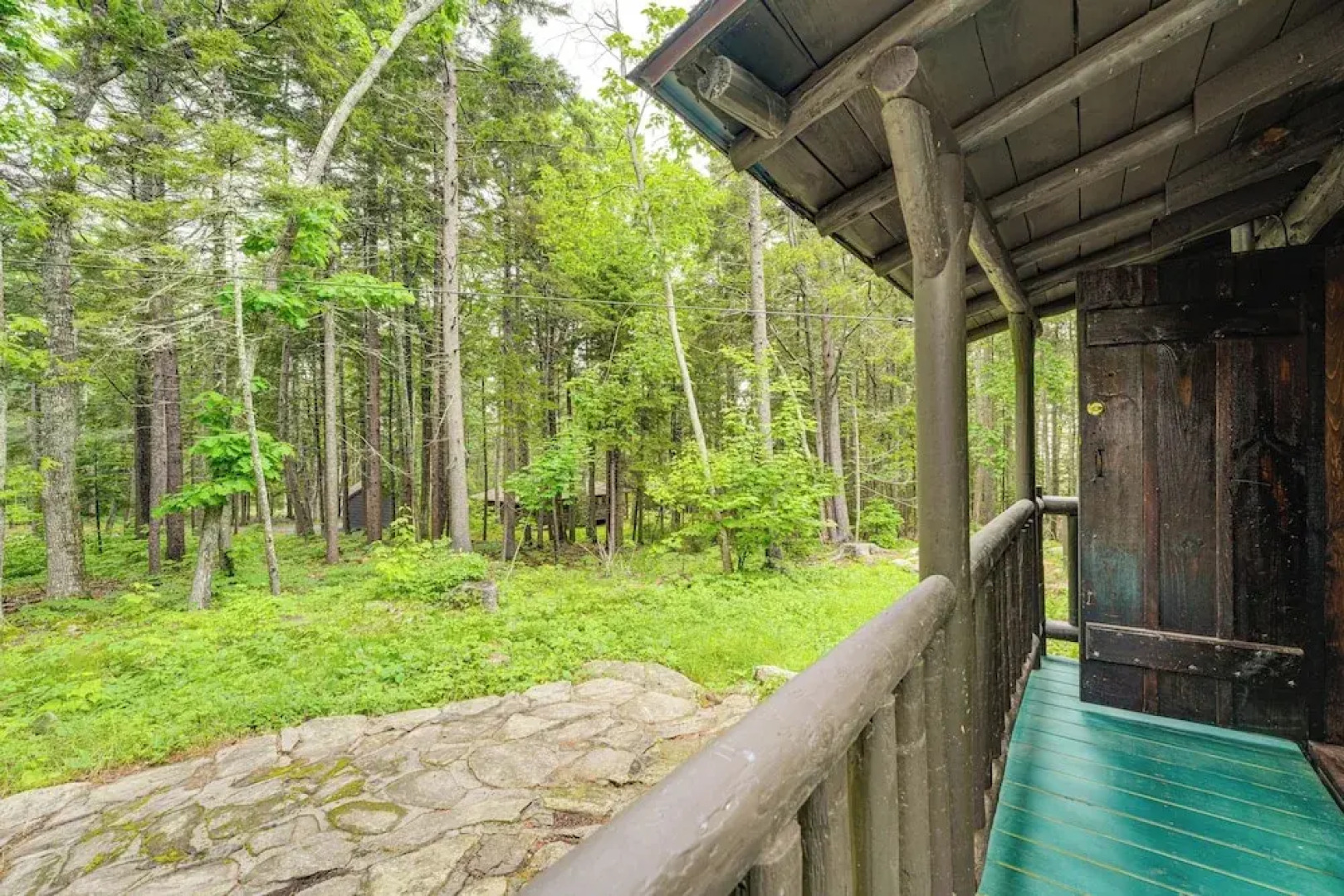 Walk to Barrett's Park: Wooded Cabin w/ Grill!