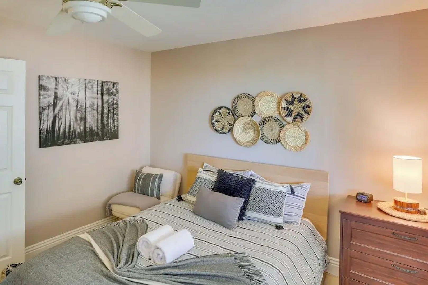 Spacious Crestline Retreat: 1 Mi to Lake Gregory