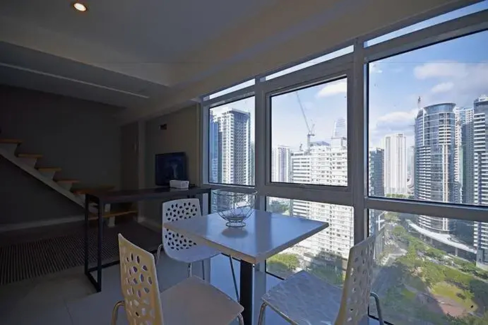 16/4 York Place Lets In The City Edinburgh