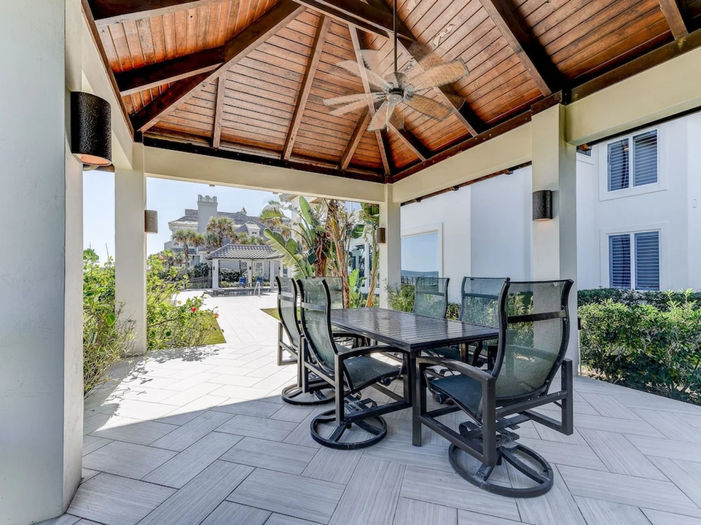 Paradise Palms by Vtrips