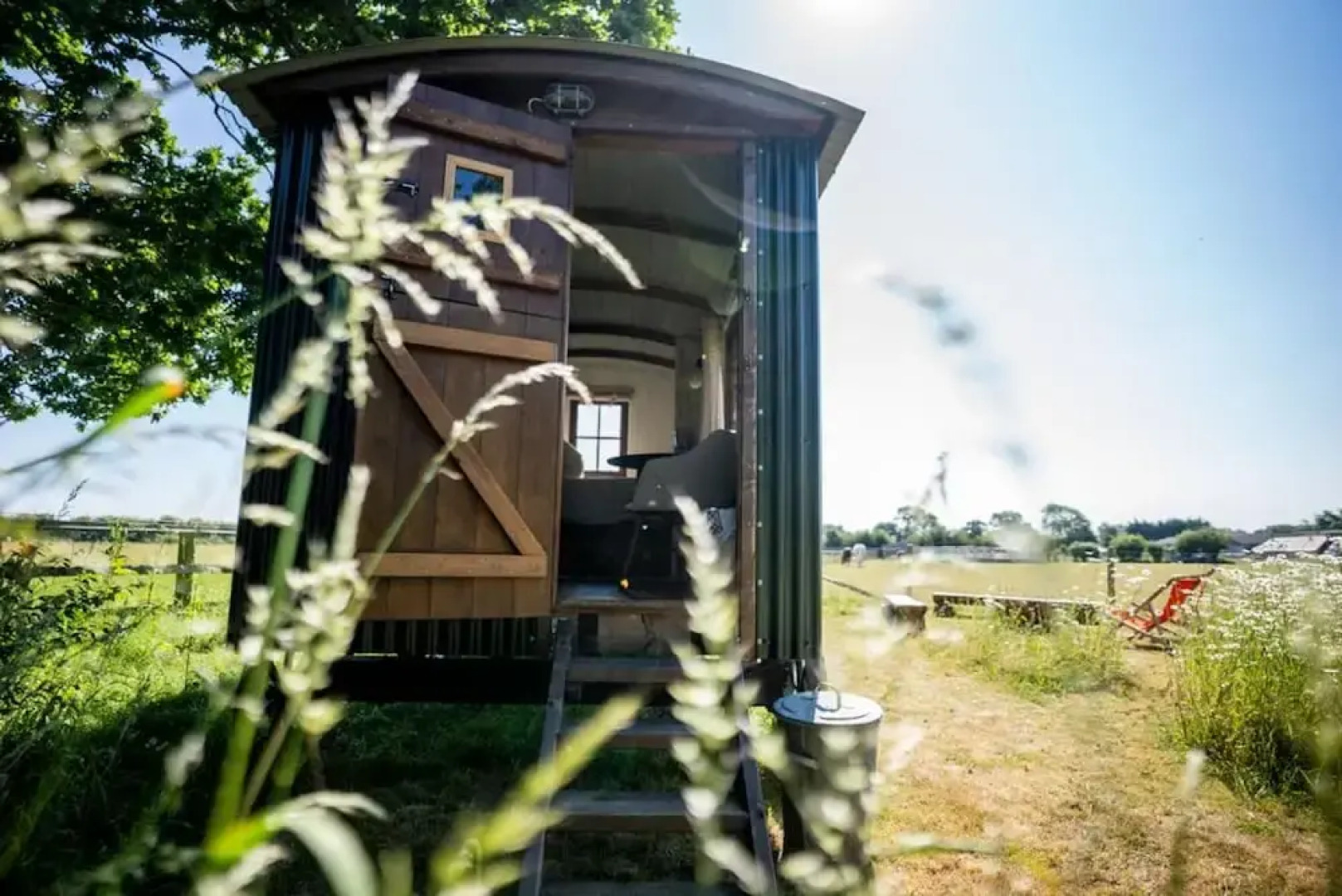 Harbour Ranch Hut - Rustic Countryside Escape