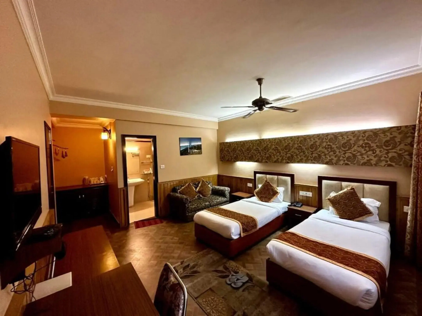 Yarlam Portico Resort