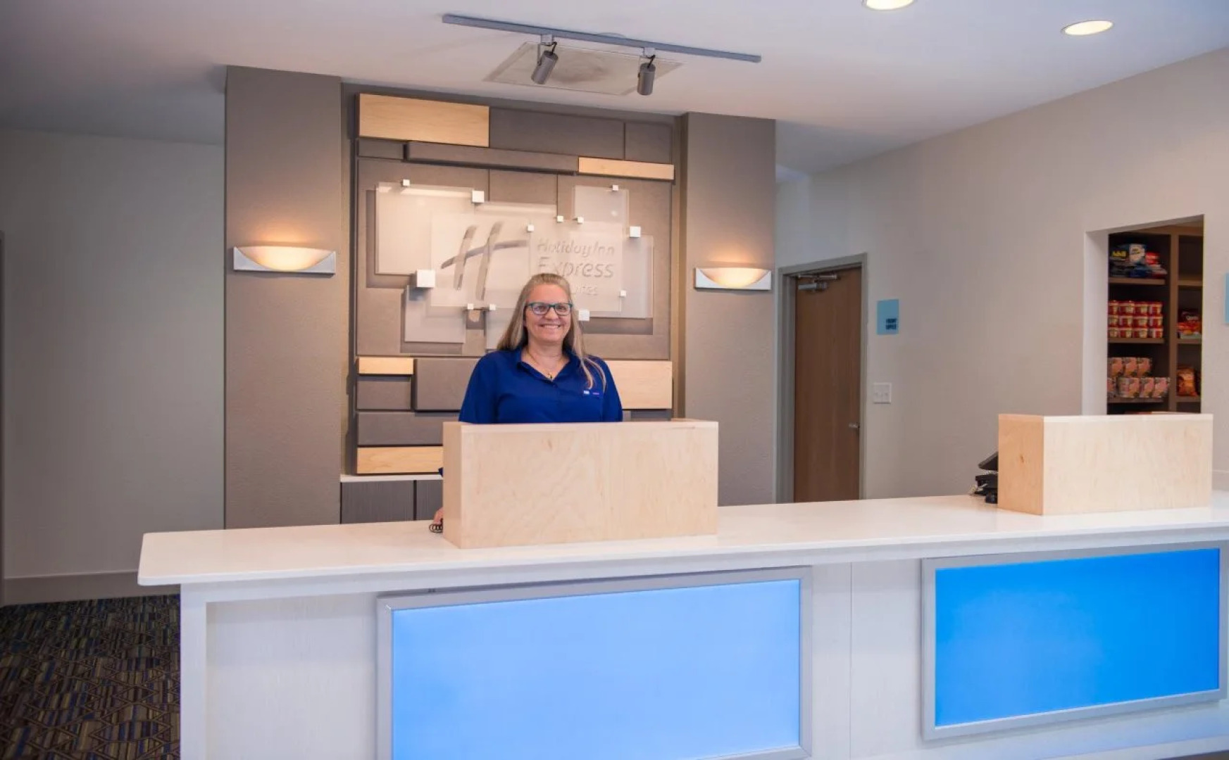 Holiday Inn Express Hotel & Suites Tampa-Anderson Rd/Veteran by IHG