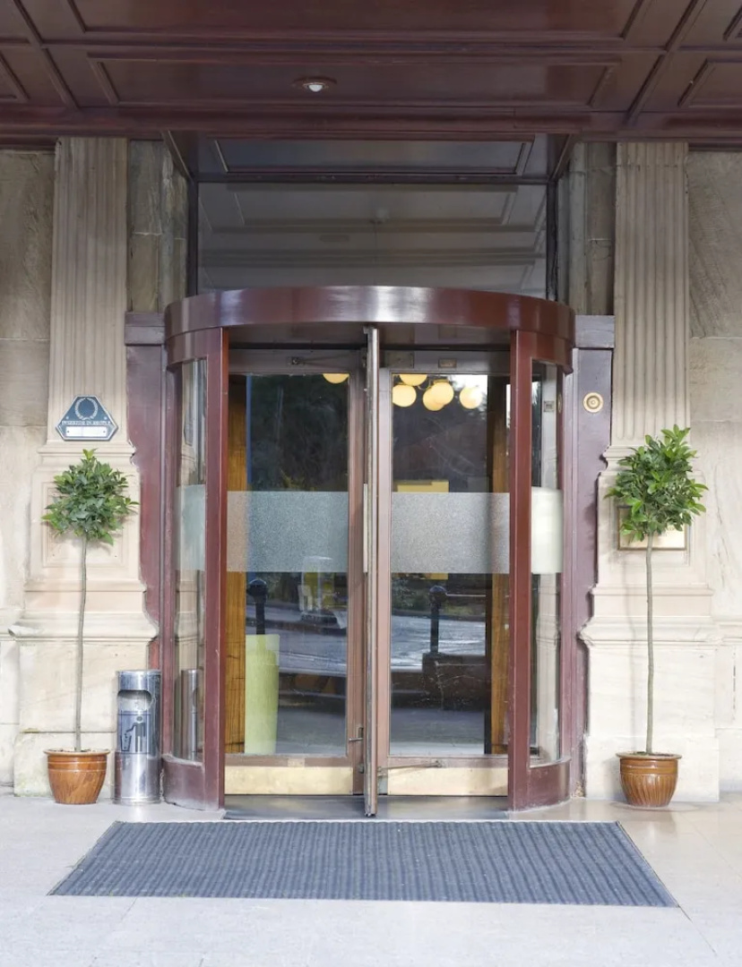 The Tarbet Hotel
