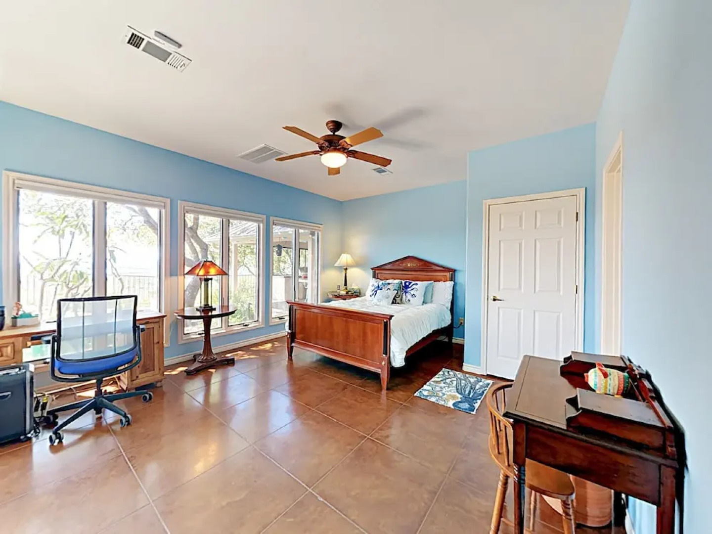 206 Vista Hermosa Home - 3 Br home by RedAwning