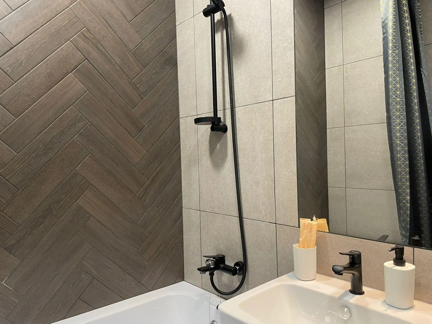 ЖивиТУТ на улице Партизанская 203