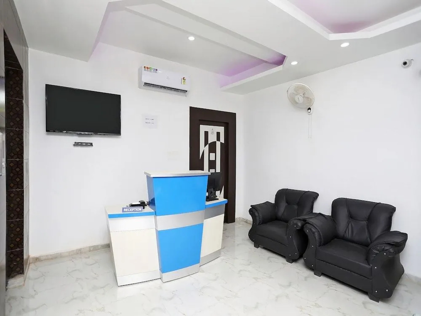 OYO 9675 Hotel Galaxy