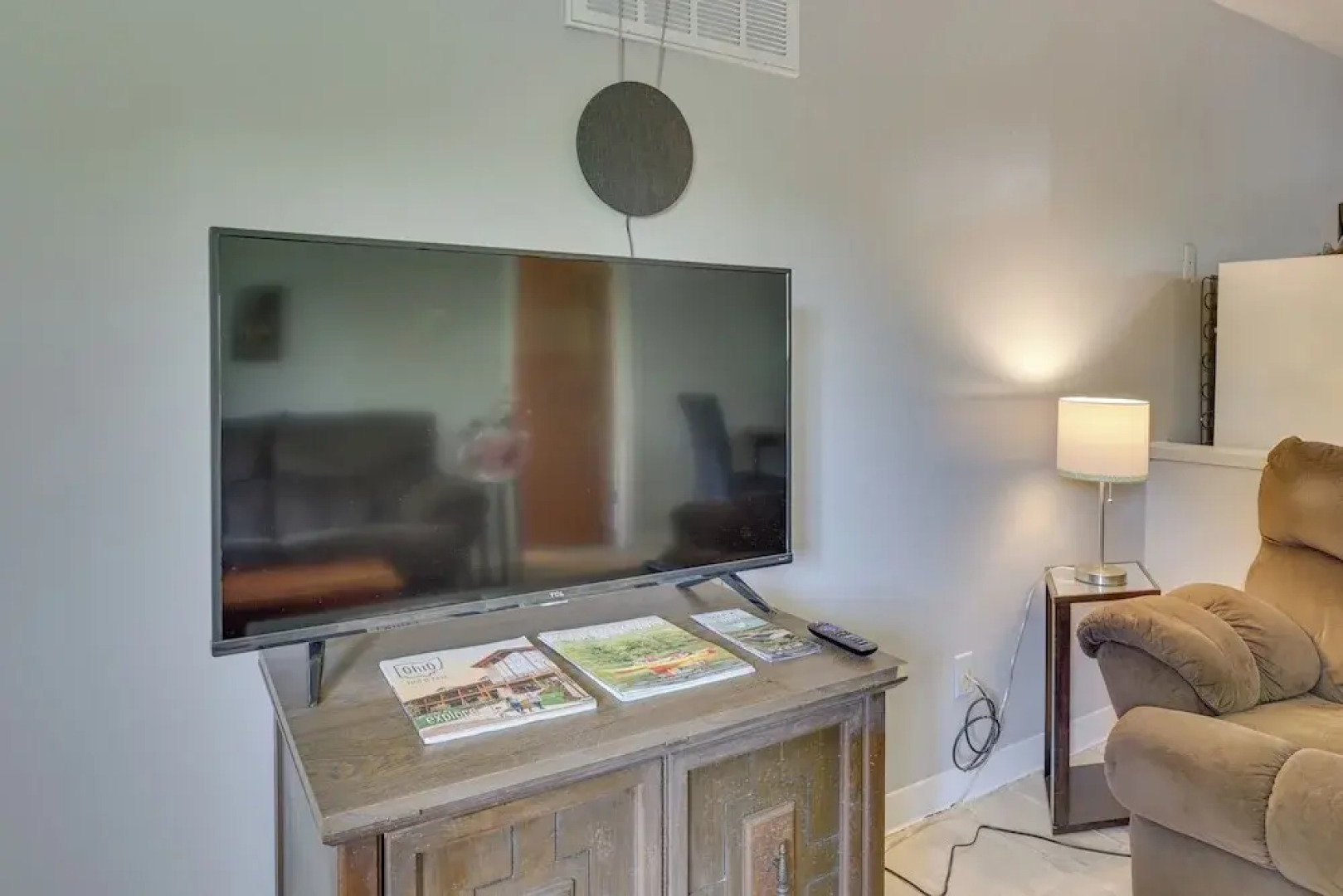 Cozy Youngstown Apartment w/ Central A/C + Heating