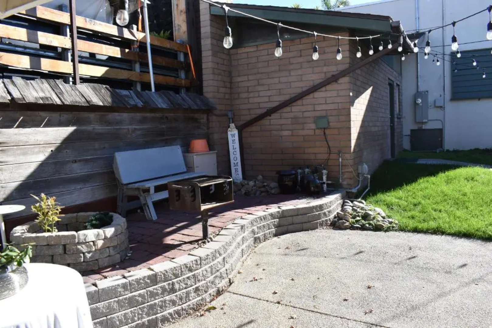 353 Pomeroy Studio Apts by Redawning