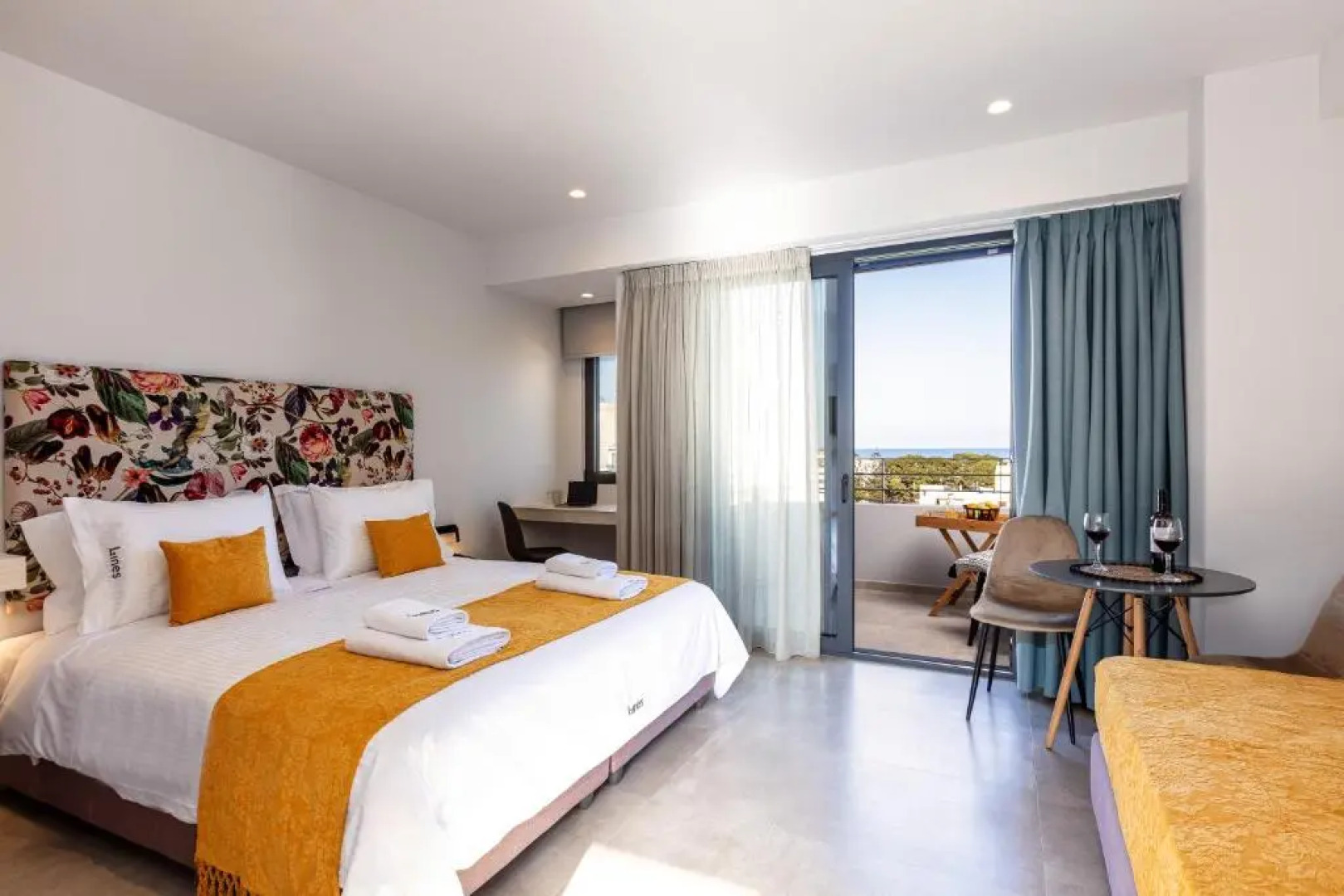 Lines Concept Accommodation