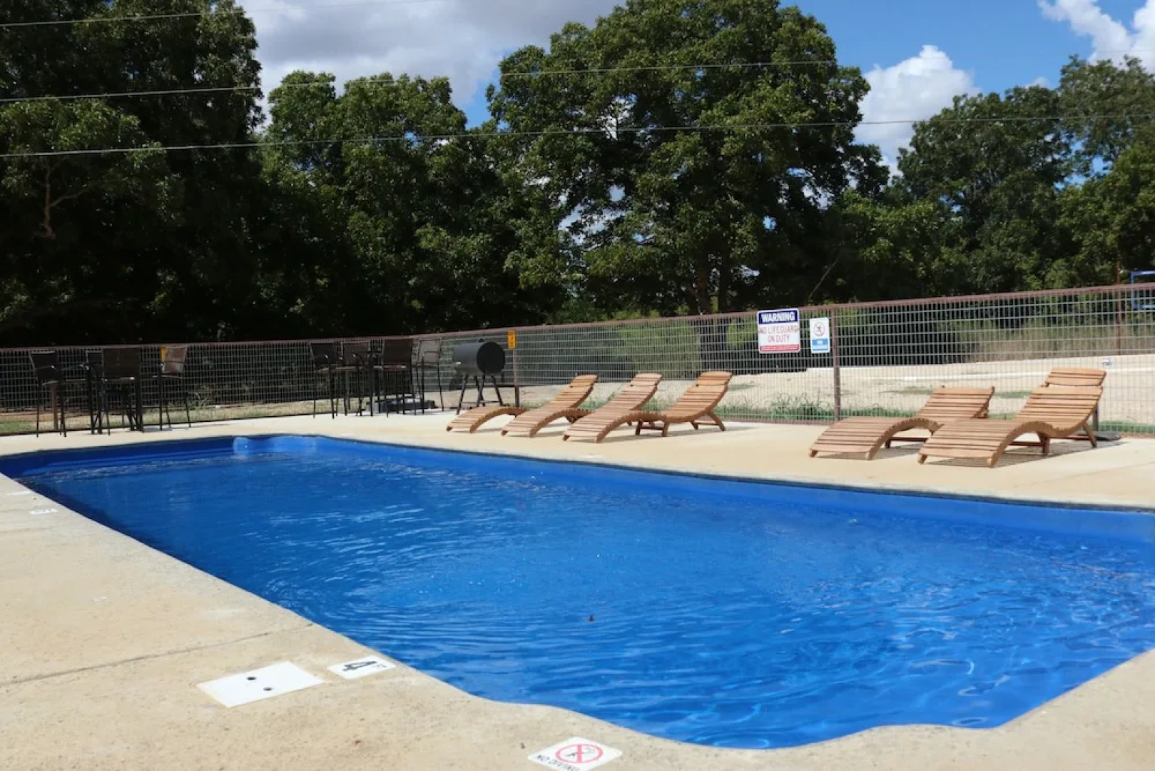3 Son's Geronimo - Birdhouse Cabin