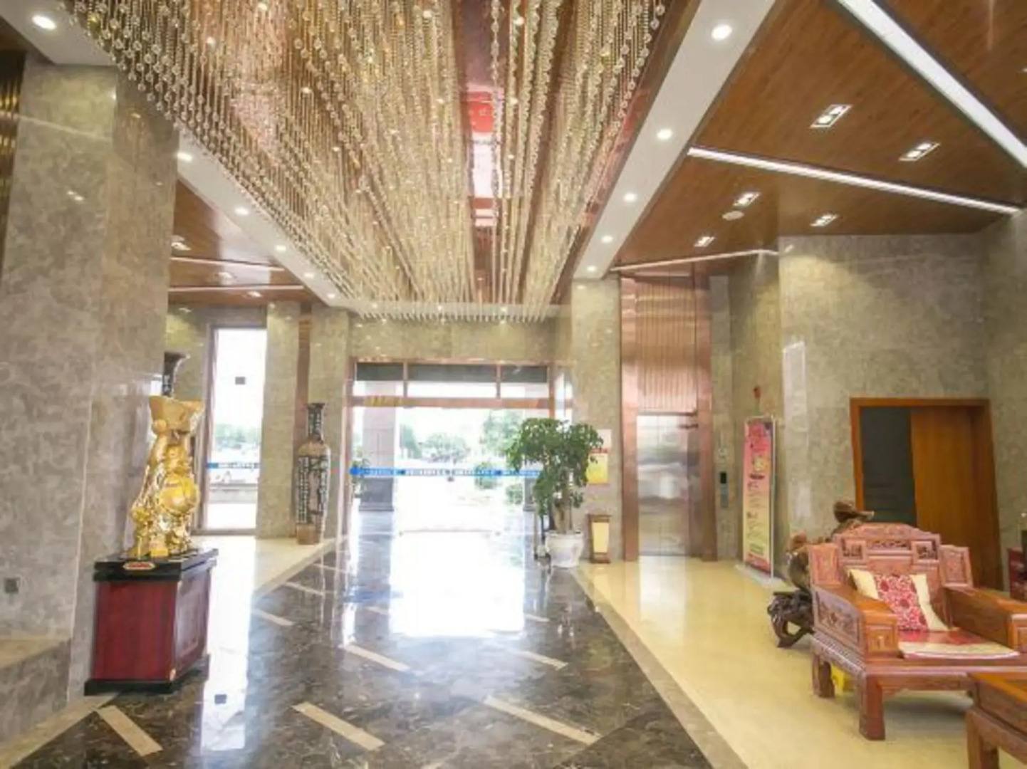 Golden Apple Hot Spring Hotel